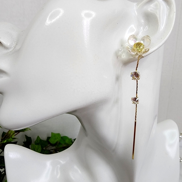 Gold Flower Dangle Earrings with Zirconia New - Picture 6 of 7